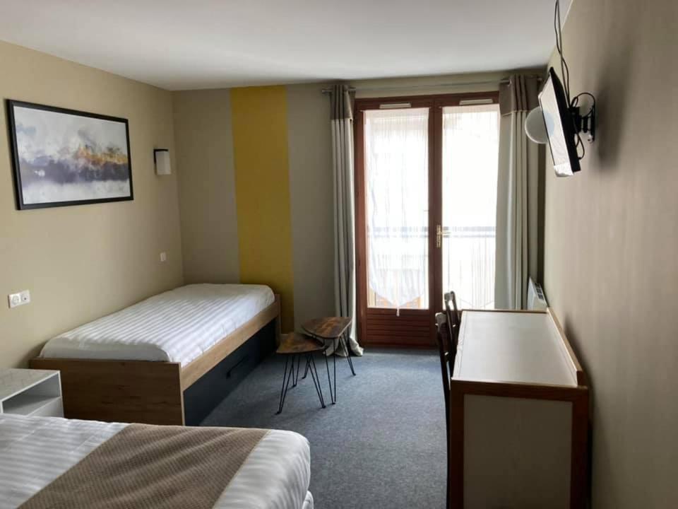 Logis Hotel Restaurant Des Voyageurs 르말쥬빌 외부 사진