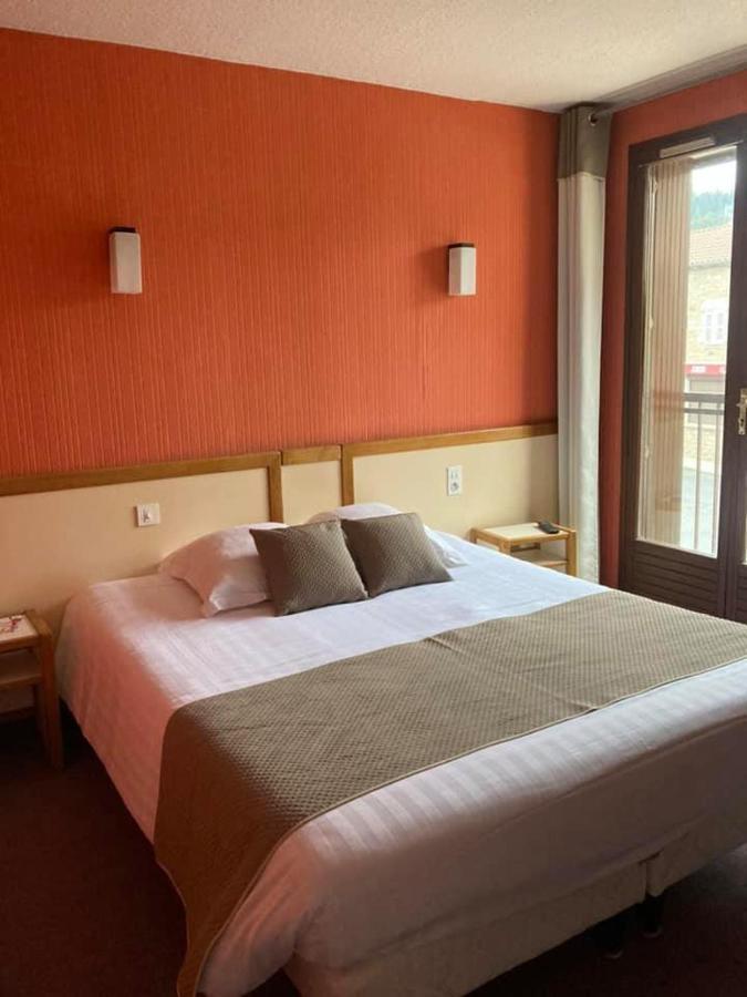Logis Hotel Restaurant Des Voyageurs 르말쥬빌 외부 사진