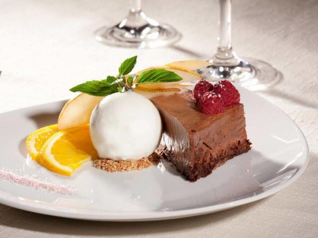 Logis Hotel Restaurant Des Voyageurs 르말쥬빌 외부 사진
