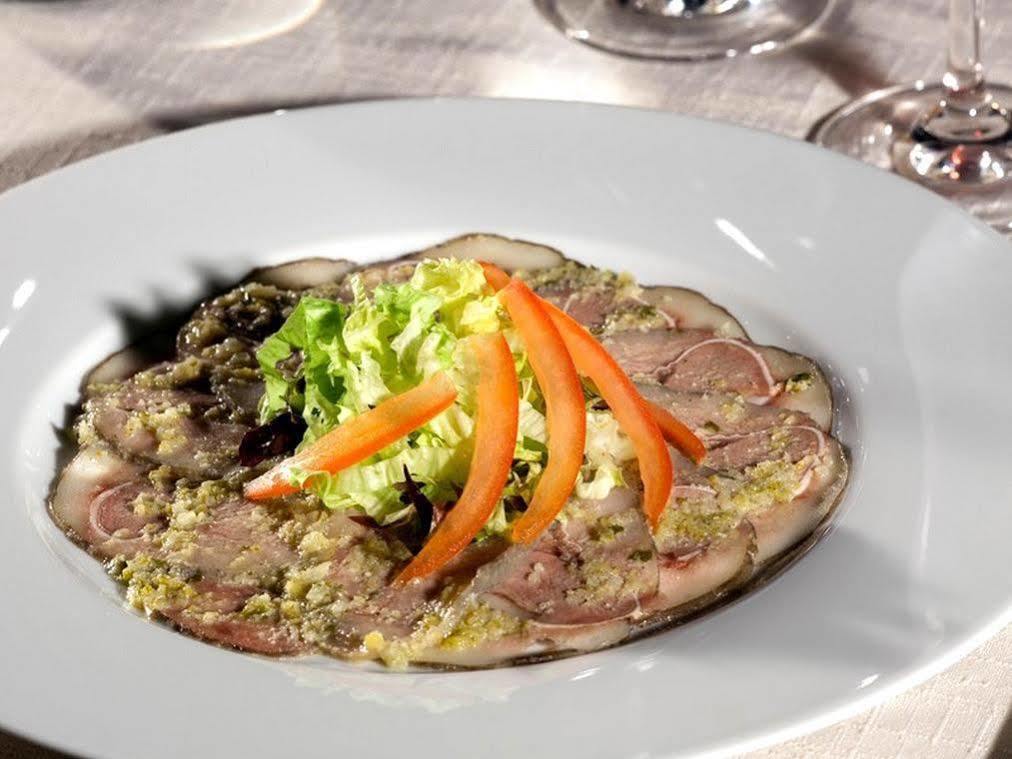 Logis Hotel Restaurant Des Voyageurs 르말쥬빌 외부 사진